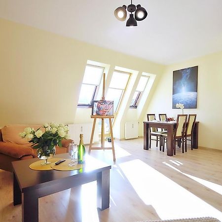 50 M Do Plazy Thobruk Apartamenty Piekna Dama Z Kolobrzegu Buitenkant foto